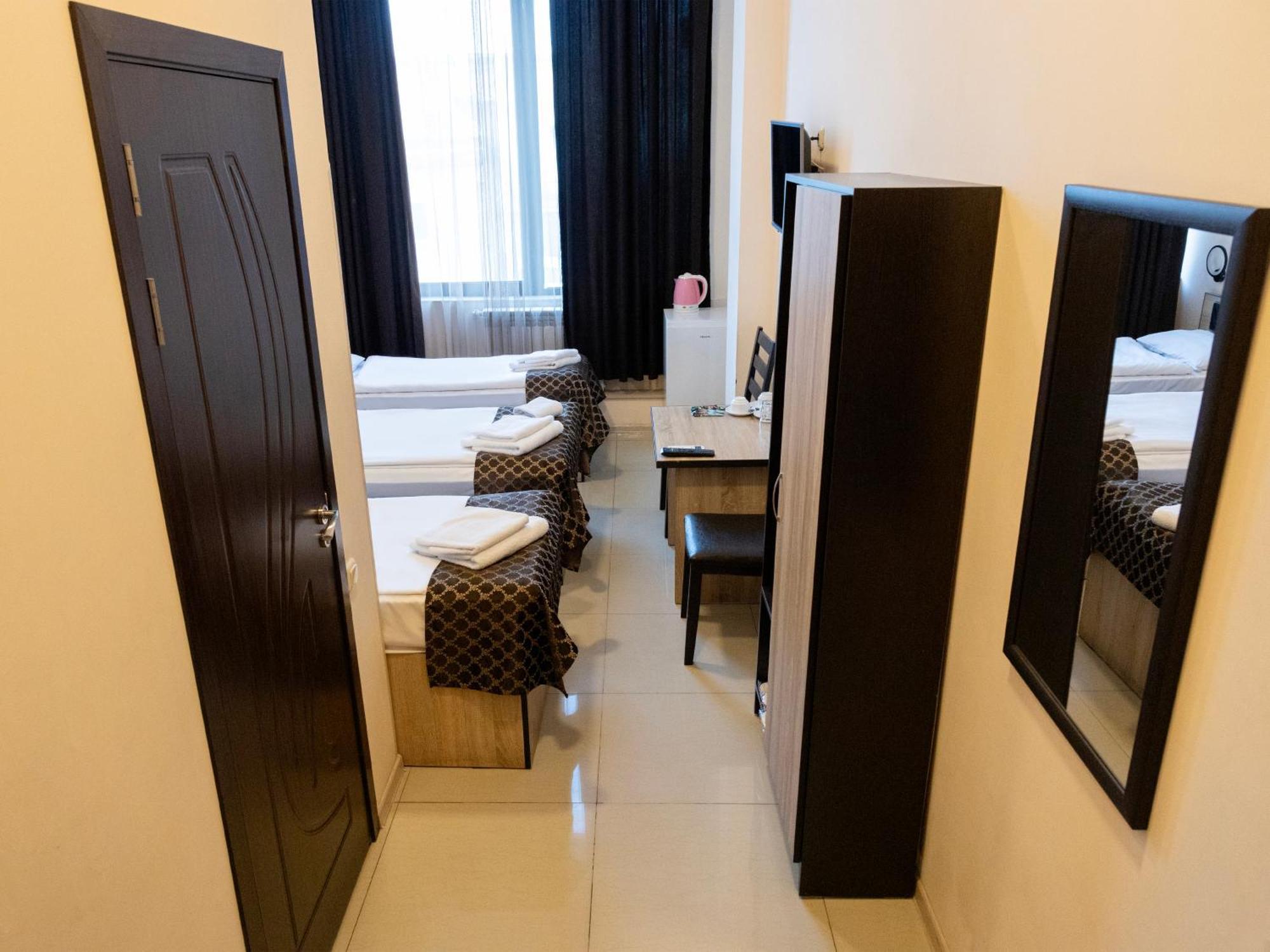 Comfort Hotel Yerevan Exterior photo
