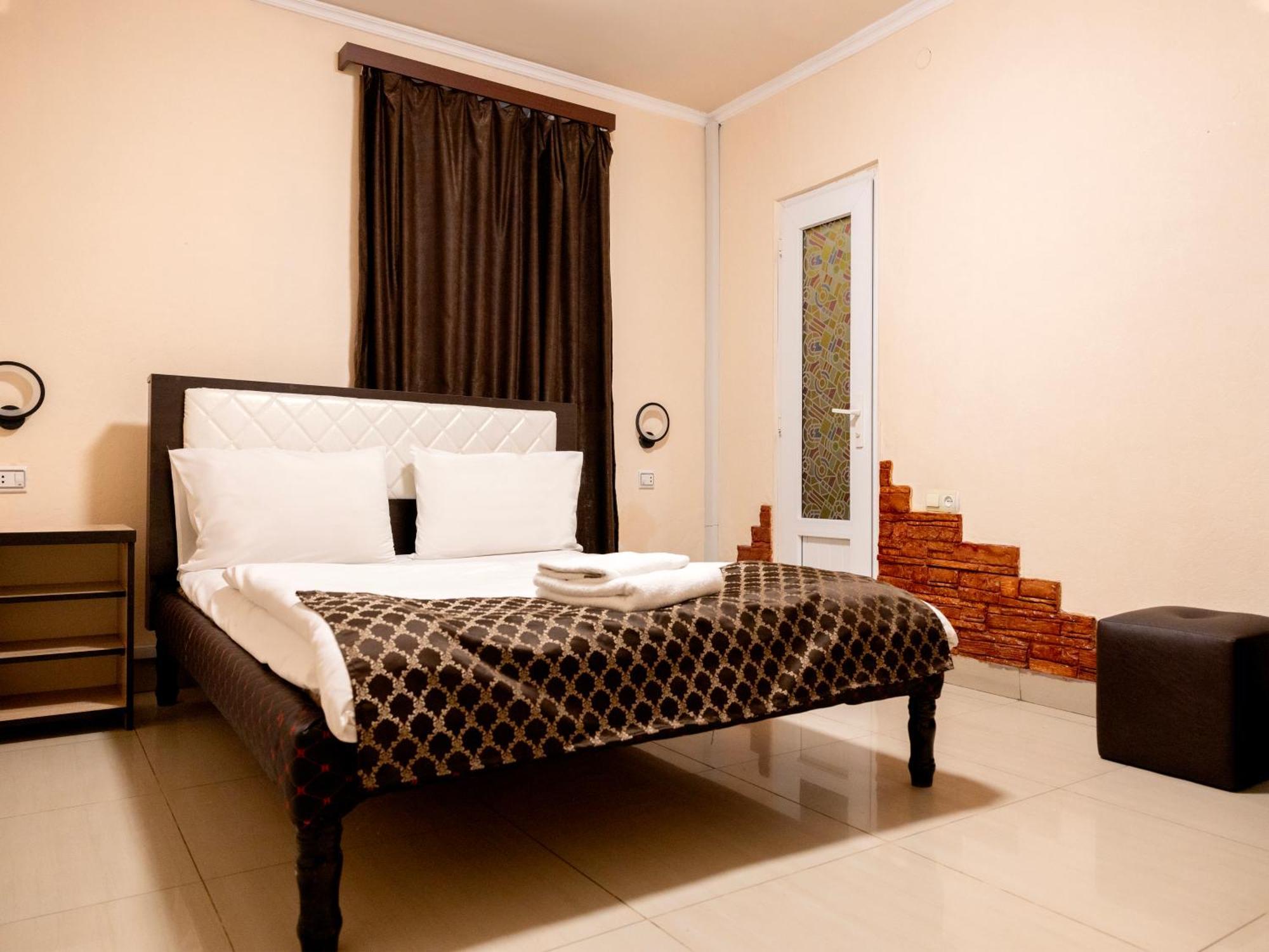 Comfort Hotel Yerevan Exterior photo