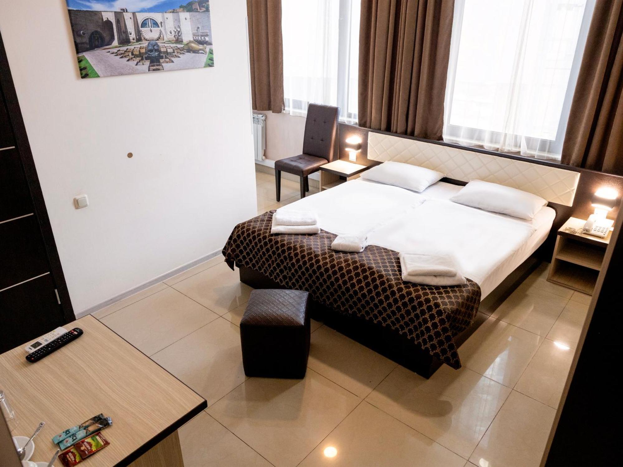 Comfort Hotel Yerevan Exterior photo