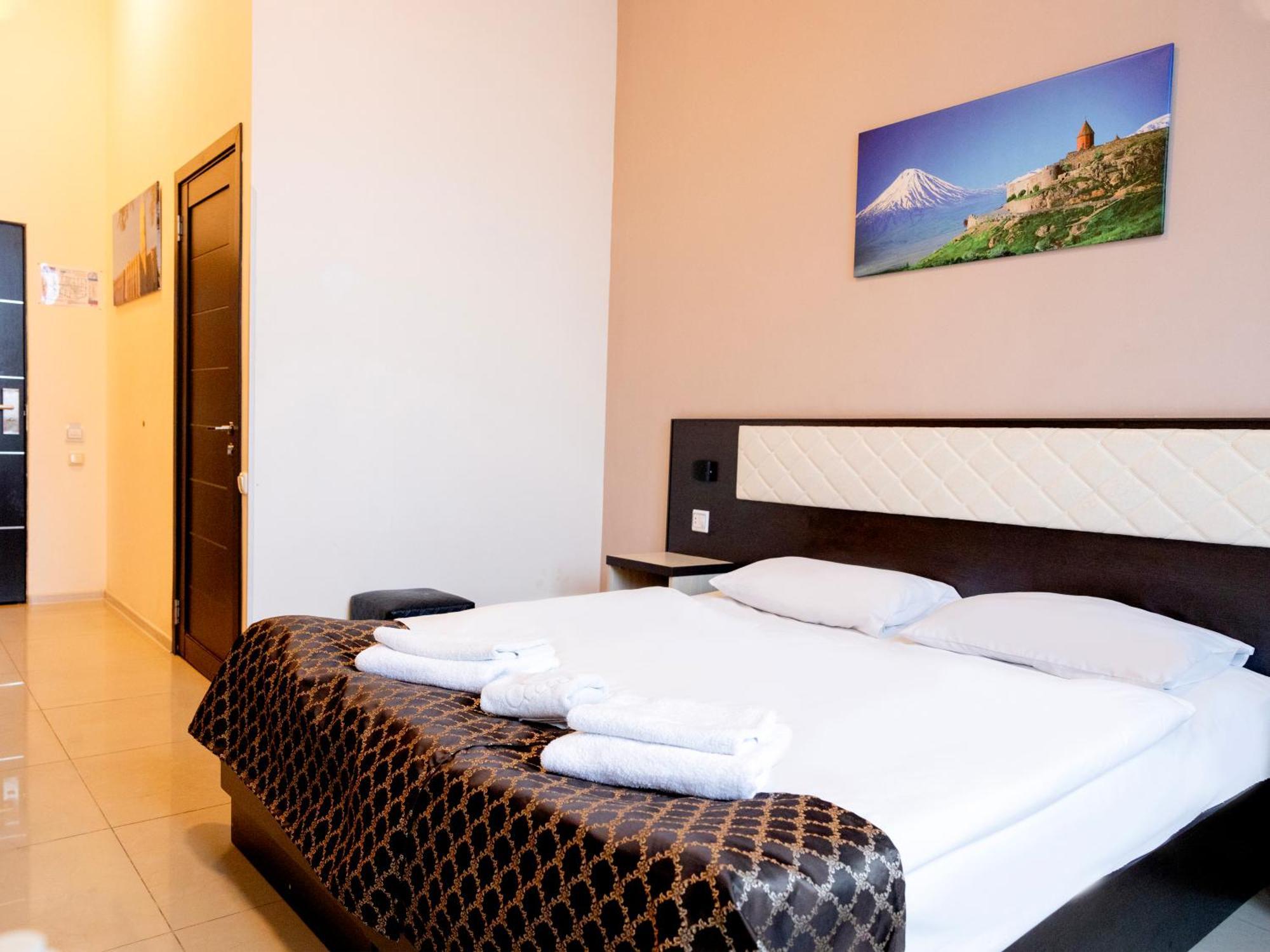Comfort Hotel Yerevan Exterior photo