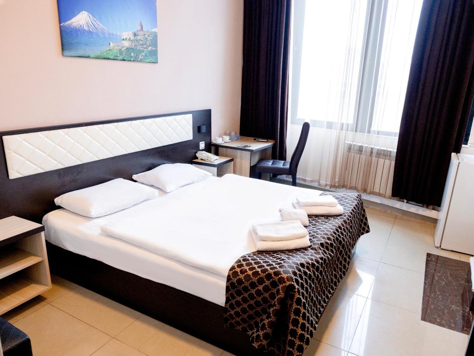 Comfort Hotel Yerevan Exterior photo