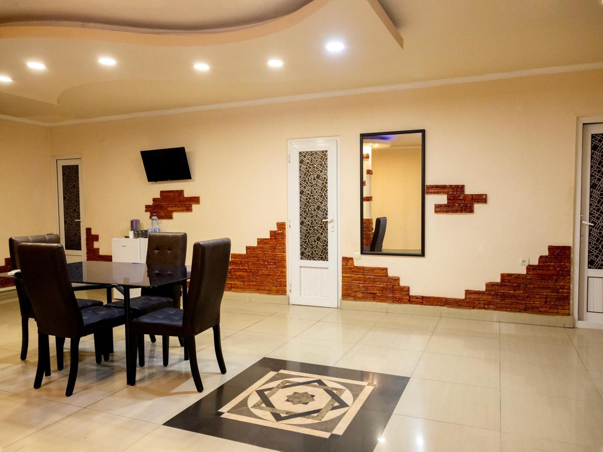 Comfort Hotel Yerevan Exterior photo