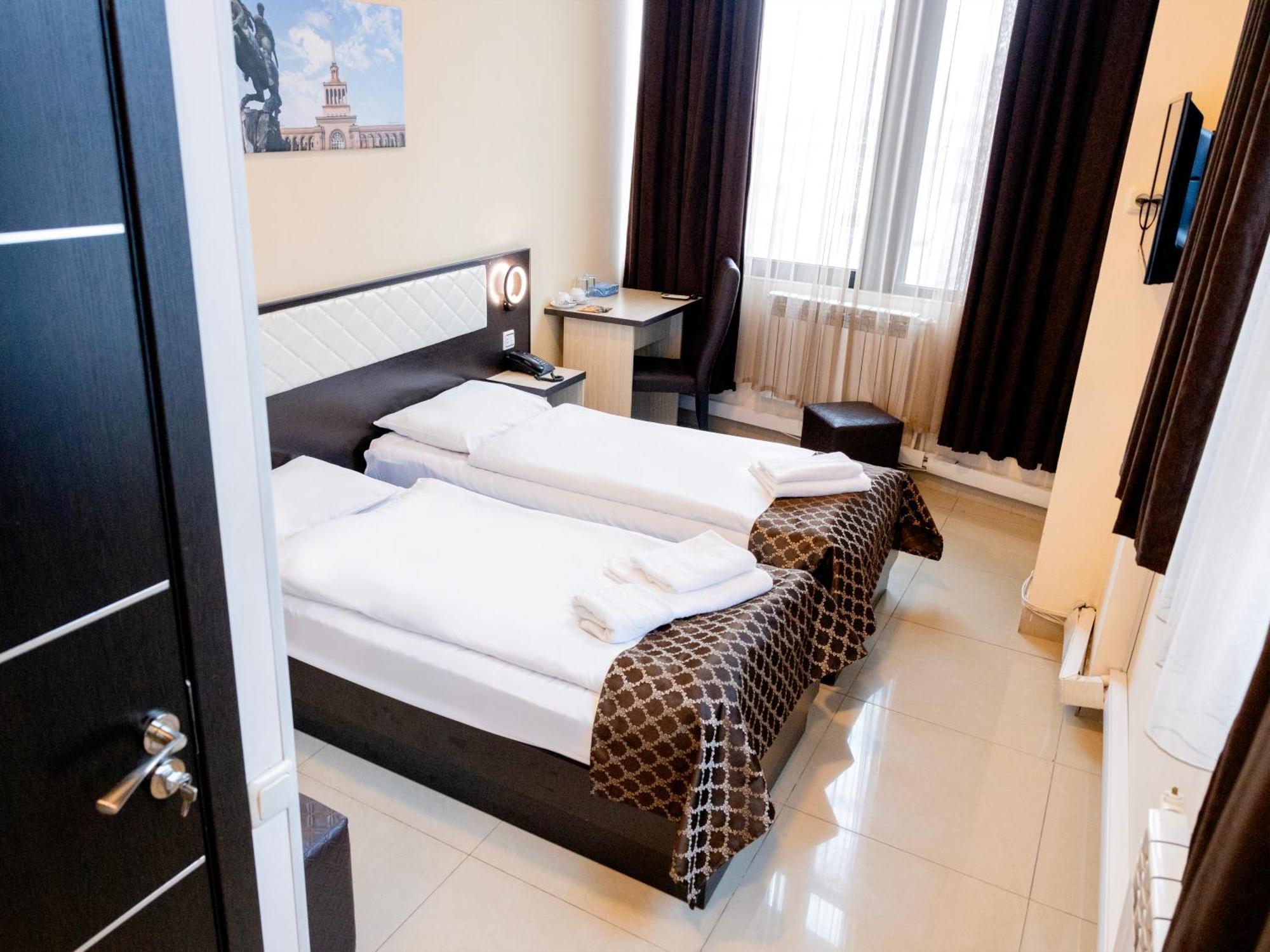 Comfort Hotel Yerevan Exterior photo