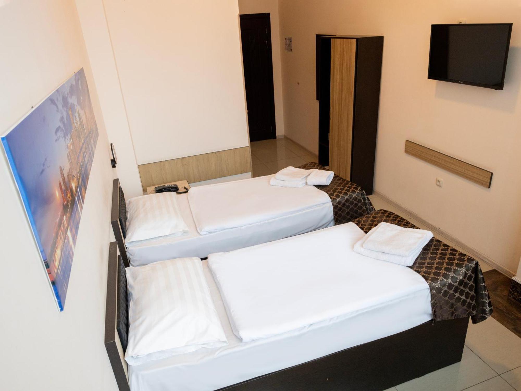 Comfort Hotel Yerevan Exterior photo
